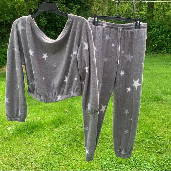 Long sleeve off the shoulder Cropped top high waisted sweatpants Star Lounge Set - Picture 2 of 14